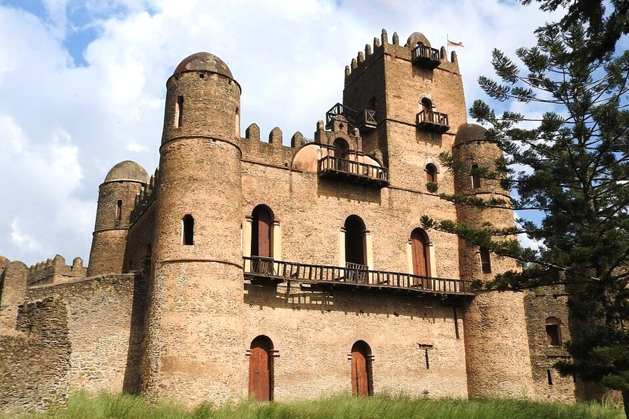 エチオピアの世界自然遺産と文化遺産を訪れ、人類の起源を辿る。