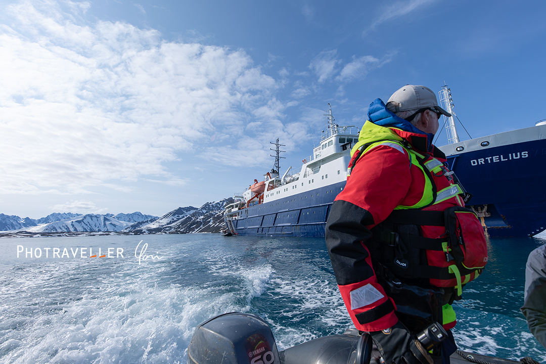 スヴァールバル_ゾディアックボートで移動