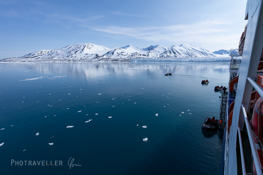 オルテリウス号からゾディアックで移動