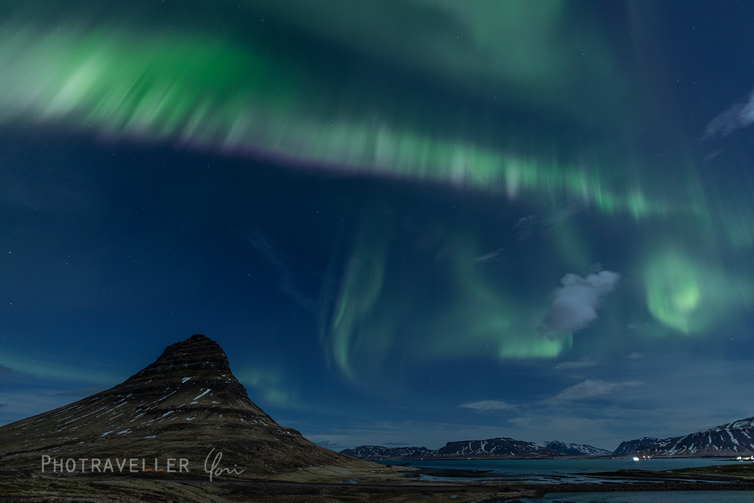 アイスランド_オーロラとキルキュフェットル山
