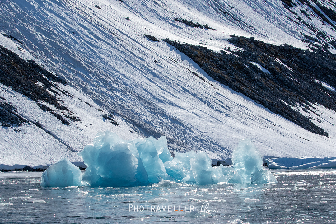 スヴァールバル諸島_発光するプチ氷山